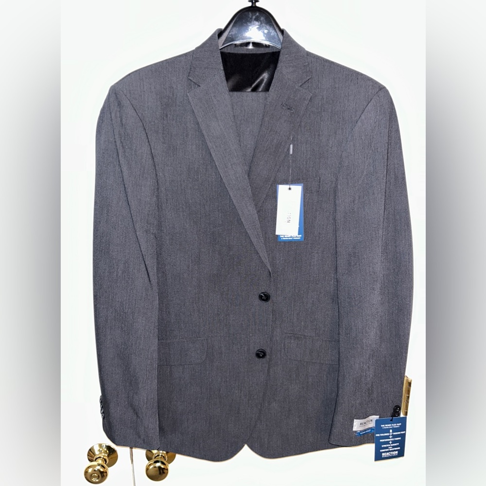 NWT Men's 40R 33W x 32L Kenneth Cole Suit